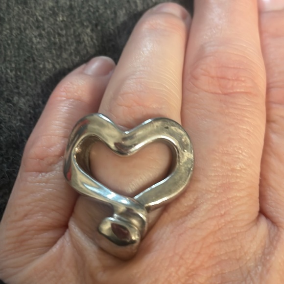 Uno de 50 Silver Silver Nailed Heart Ring - Picture 7 of 7